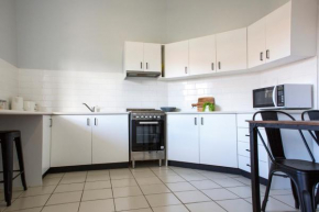 Отель Revive Central Apartments  Темора